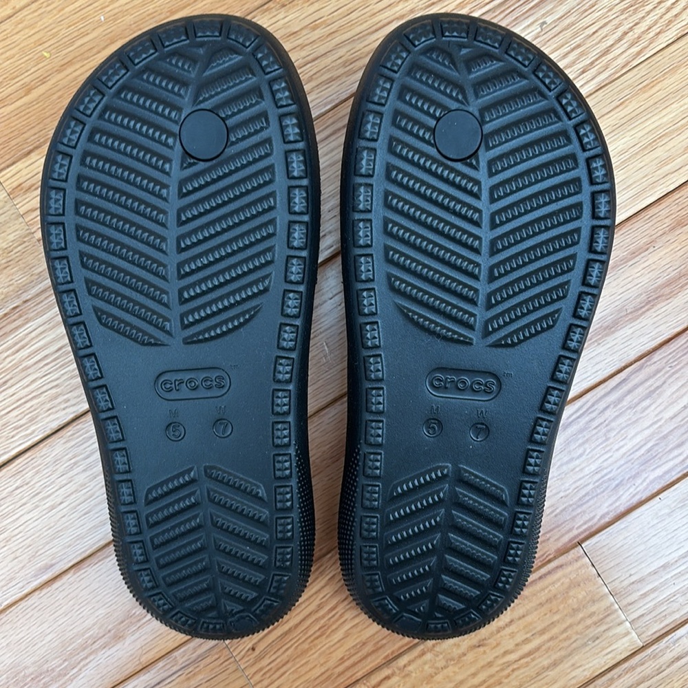 Crocs Black Classic Flip 2.0 - Black (Women’s 7) NEW - Picture 2 of 7